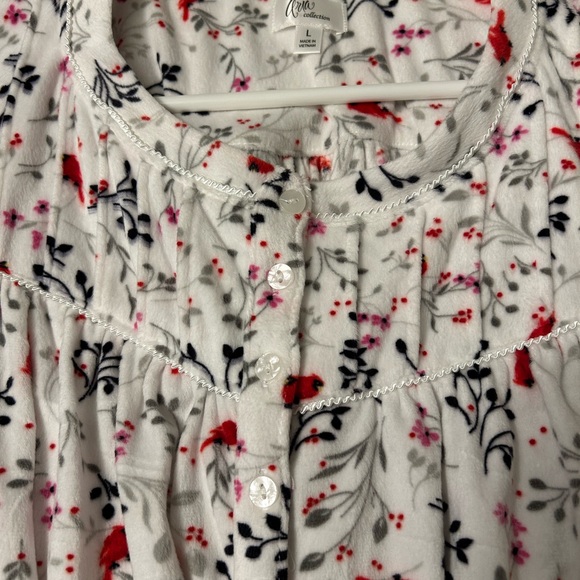 Vintage Aria Floral Nightgown - White with Cardinals - Picture 6 of 9